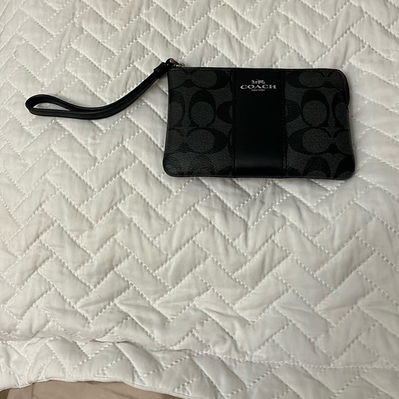 Coach Signature Black Wristlet - Picture 11 of 12